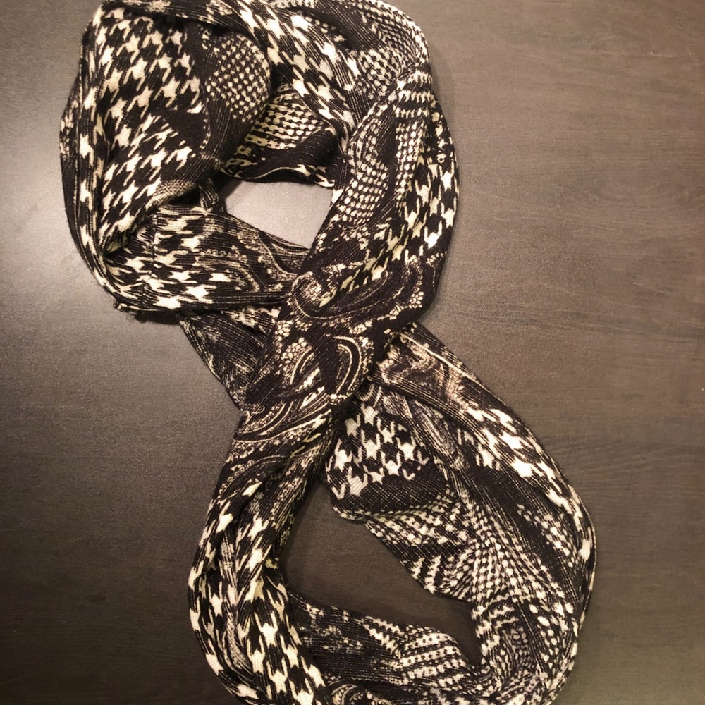 MICHAEL KORS: PAISLEY & CHECKER CIRCLE SCARF